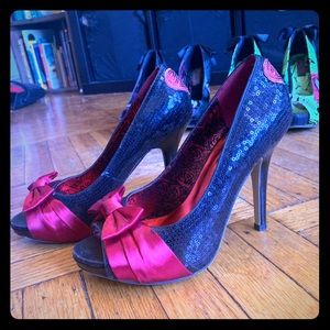 Iron Fist "Jen's Heart" platform pumps, size 8